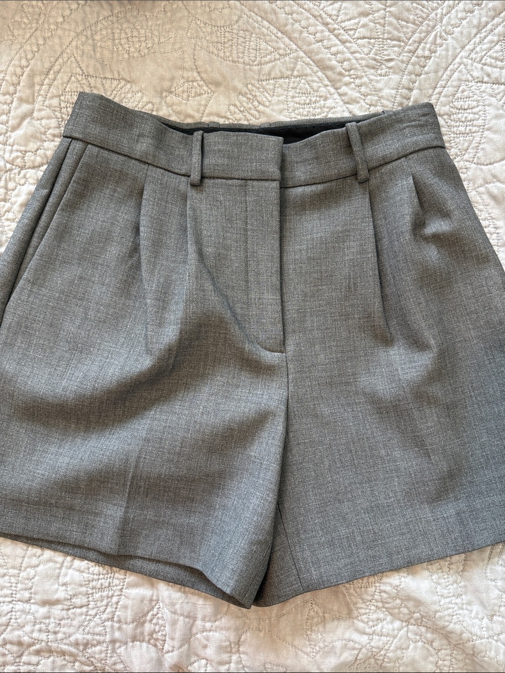 Aritzia babaton trouser shorts